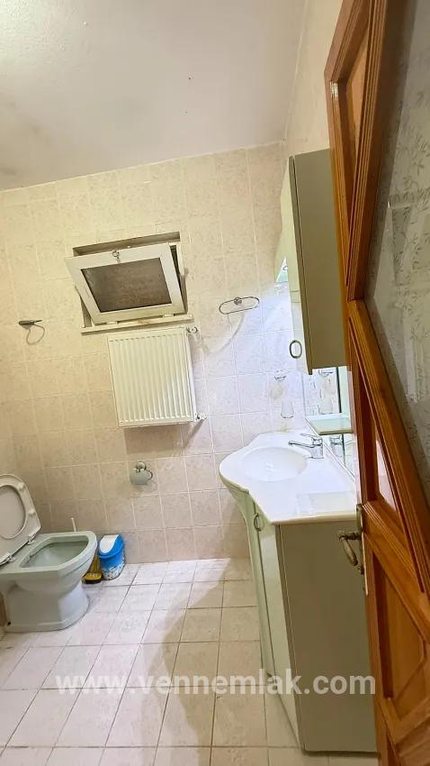 In der Nachbarschaft Okçular Mahallesi zu vermietende freistehendes Haus