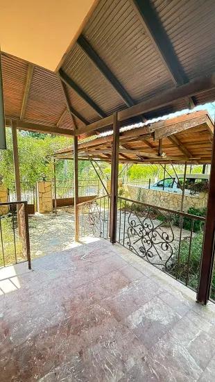 In der Nachbarschaft Okçular Mahallesi zu vermietende freistehendes Haus