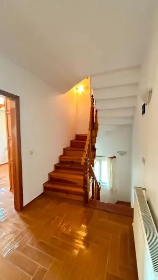 In der Nachbarschaft Okçular Mahallesi zu vermietende freistehendes Haus