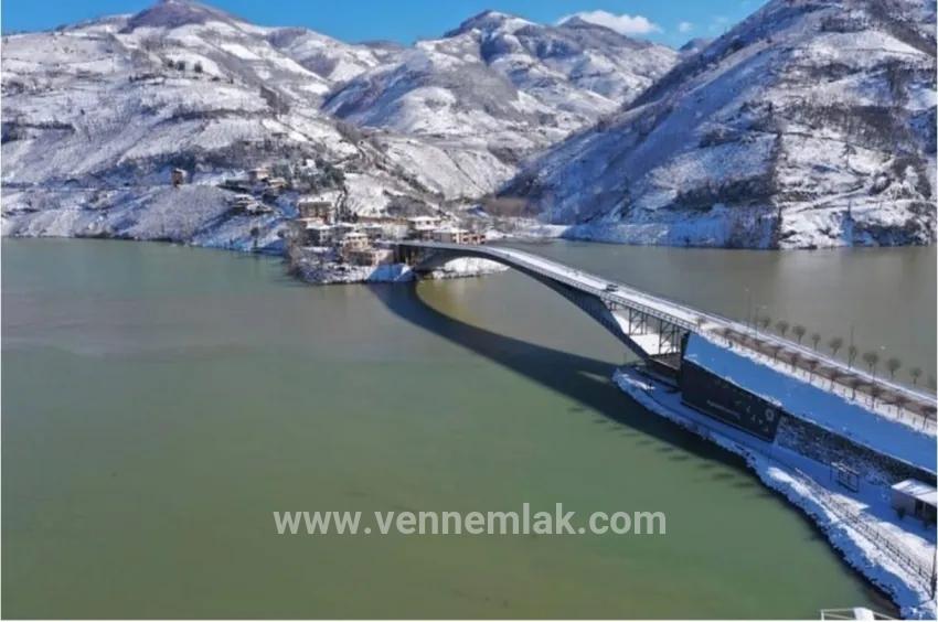 Gizli Cennet Ayvacık'ta Yeşil Irmak Manzaralı Fındık Bahçesi